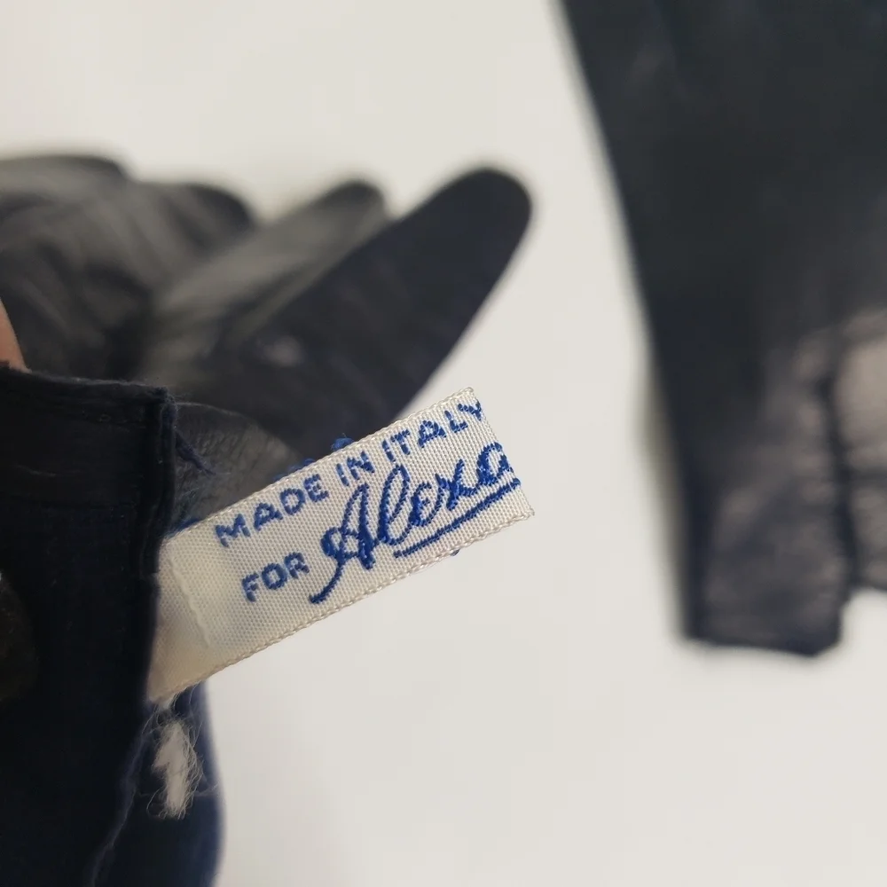 Vintage Alexander's navy blue leather driving gloves silk lining size 7 notched